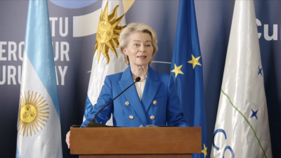 Ursula von der Leyen, presidente da Comissão Europeia, durante pronunciamento (Imagem: Shutterstock)