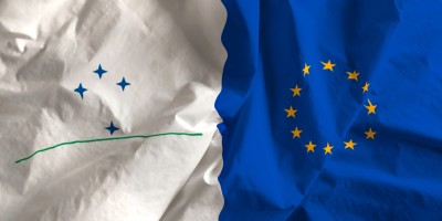 Bandeiras do Mercosul e da União Europeia (Imagem: Shutterstock)