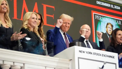 Trump estava ao lado do seu vice e de sua esposa (Imagem: Shutterstock)