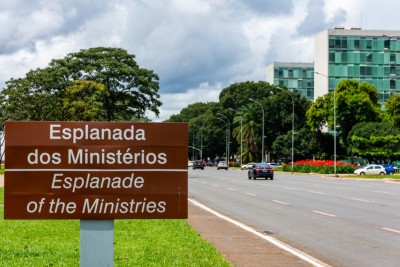 Esplanada dos Ministérios é onde estão localizados os prédios do governo federal (Imagem: Shutterstock)