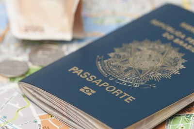 Passaporte brasileiro custa R$ 257 (Imagem: Shutterstuck)