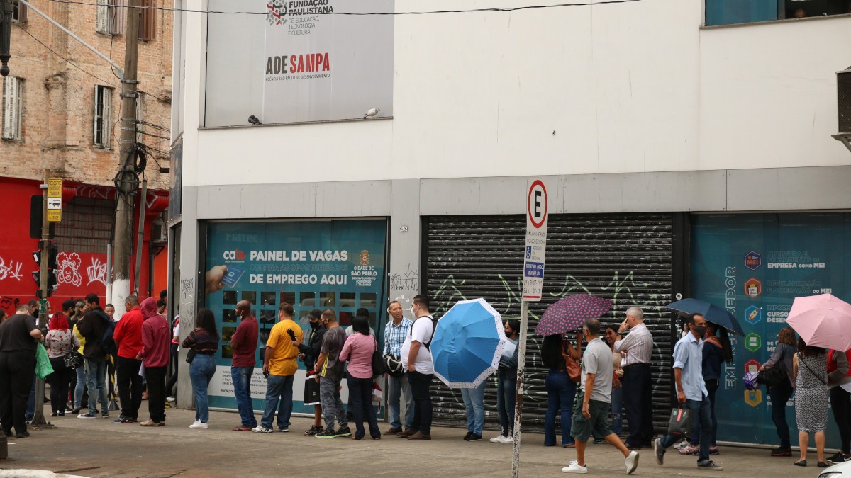 Teto do seguro-desemprego sobe para R$ 2.424,11 em 2025 (Imagem: Rovena Rosa/Agência Brasil)