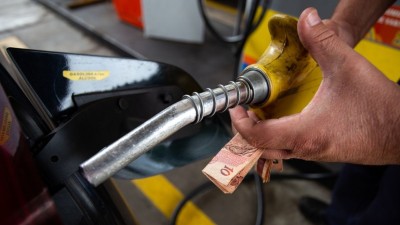 Em 2024, a Petrobras implementou apenas um reajuste no preço da gasolina, realizado em julho (Imagem: Shutterstock)