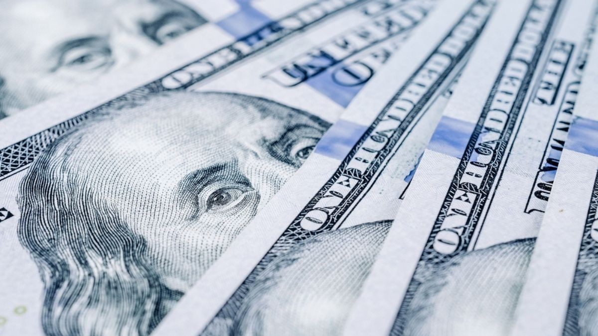 Dólar perde força com o adiamento das tarifas comerciais prometidas por Trump (Imagem: Shutterstock)