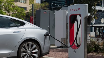 Analistas em Wall Street consideraram os números da Tesla decepcionantes (Imagem: Shutterstock)