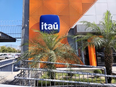 Itaú é um dos maiores bancos do país (Imagem: Shutterstock)