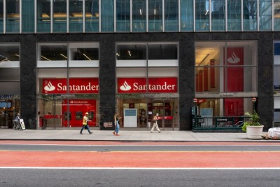 Santander é um banco espanhol que opera no Brasil (Imagem: Shutterstock)