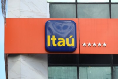 Itaú é um dos maiores bancos do país (Imagem: Shutterstock)