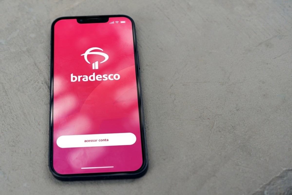 Aplicativo do Bradesco exibe mensagem para clientes (Imagem: Shutterstock)