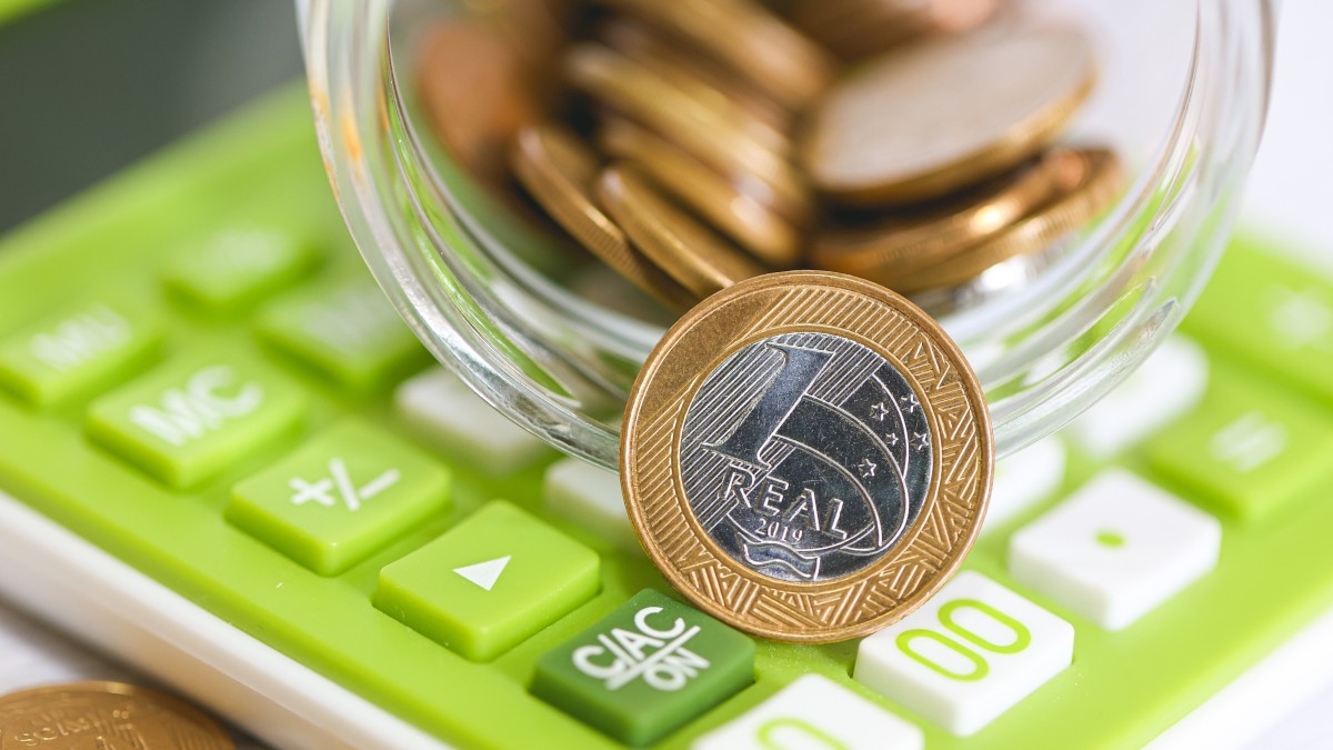 A valorização recente do real contra o dólar ajuda a procura por prefixados no Tesouro Direto (Imagem: Shutterstock)