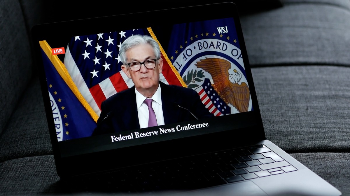 "Não precisamos ter pressa", disse Jerome Powell, do Federal Reserve, sobre a redução dos juros americanos em 2025 (Imagem: Shutterstock)