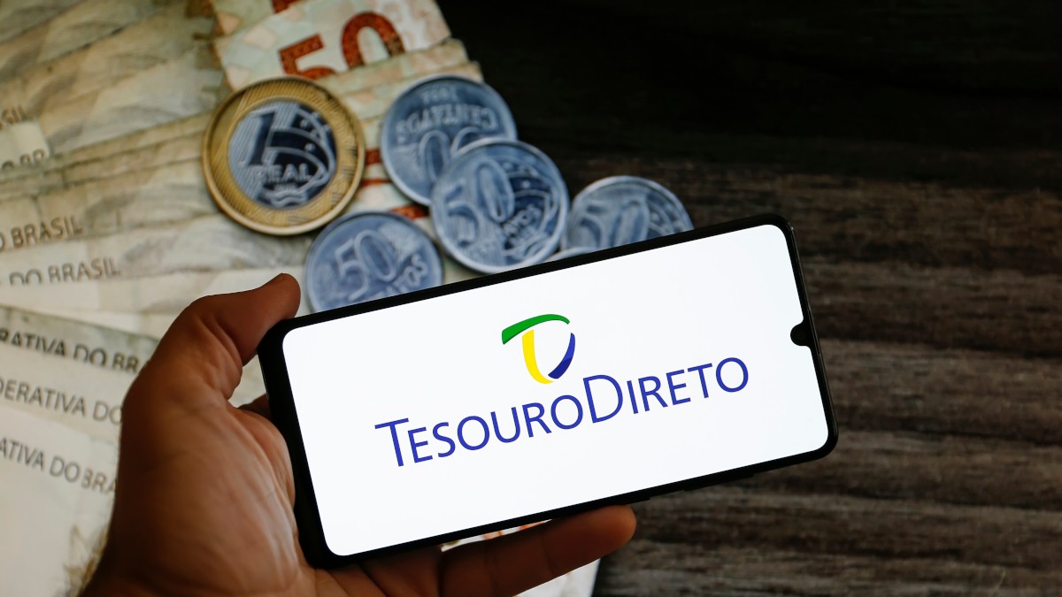 Quando as taxas no Tesouro Direto caem, o preço dos títulos públicos se valoriza na marcação a mercado (Imagem: Shutterstock) Quando as taxas no Tesouro Direto caem, o preço dos títulos públicos se valoriza na marcação a mercado (Imagem: Shutterstock)