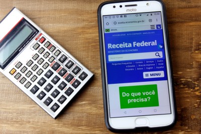 Receita Federal recebe declarações até 30 de maio (Imagem: Shutterstock)