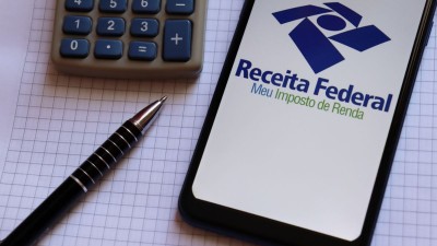 Quem recebe até R$ 600 mil anuais seguirá sem cobrança adicional (Imagem: Shutterstock)