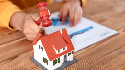 Os lances já estão abertos e os leilões se encerram na primeira semana de maio (Imagem: Shutterstock)