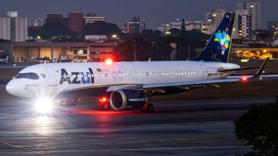 Por volta das 16h35, as ações da Azul caíam 9,20%, negociadas a R$ 1,58 (Imagem: Shutterstock)