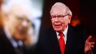O evento, apelidado de "Woodstock do Capitalismo", reúne milhares de investidores e fãs de Warren Buffett (Imagem: Shutterstock)