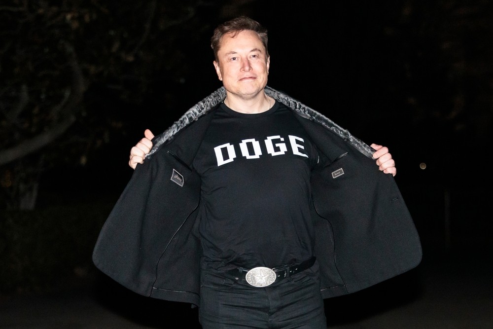 Musk foi convidado por Trump para conduzir corte nos gastos públicos (Imagem: Shutterstock) Musk foi convidado por Trump para conduzir corte nos gastos públicos (Imagem: Shutterstock)