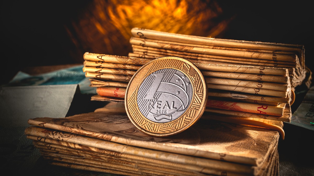 Renda fixa deve surfar no curto prazo a maior taxa Selic no Brasil desde 2006 (Imagem: Shutterstock)