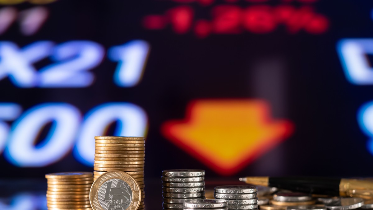 Enquanto o Ibovespa aguarda, as ações americanas em Wall Street sobem com a decisão da taxa básica de juros nos EUA (Imagem: Shutterstock) Enquanto o Ibovespa aguarda, as ações americanas em Wall Street sobem com a decisão da taxa básica de juros nos EUA (Imagem: Shutterstock)