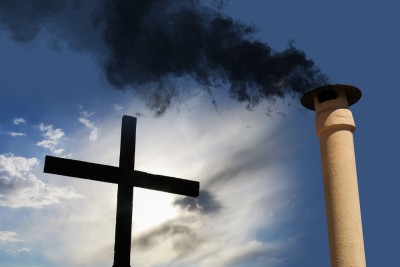 Cor da fumaça indica eleição do novo líder do Vaticano (Imagem: Shutterstock)