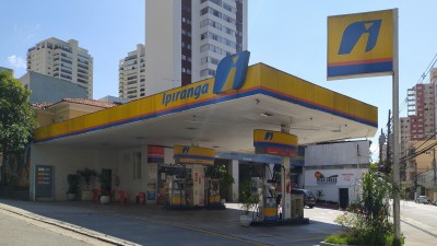 No lado positivo, os negócios Ipiranga e Ultragaz ajudam a Ultrapar a registrar crescimento da receita líquida no 1T25 (Imagem: Shutterstock)
