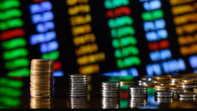 Além do Ibovespa ter flertado com os 137.600 pontos, o real venceu a queda de braço com o dólar, que caiu para R$ 5,66 (Imagem: Shutterstock)