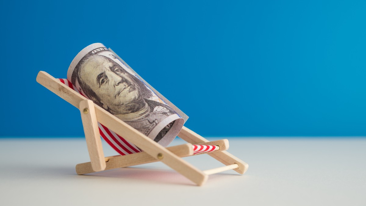 Brasileiros também podem construir uma fonte de renda passiva em dólares (Imagem: Shutterstock) Brasileiros também podem construir uma fonte de renda passiva em dólares (Imagem: Shutterstock)