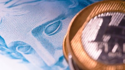 Mesmo assim, os juros compostos no Tesouro Direto seguem abaixo de 14% ao ano (Imagem: Shutterstock)