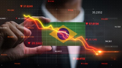 Queda dos papéis da Petrobras (PETR4) também puxa o Ibovespa para baixo (Imagem: Shutterstock)