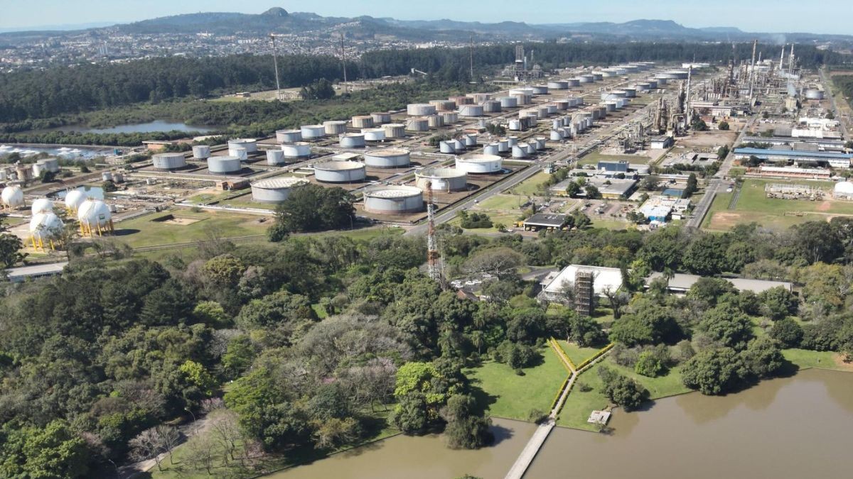 Refap fica em Canoas e atende quase todo o mercado do Rio Grande do Sul (Imagem: Divulgação/Petrobras) Refap fica em Canoas e atende quase todo o mercado do Rio Grande do Sul (Imagem: Divulgação/Petrobras)