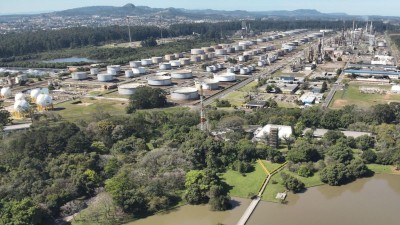 Refap fica em Canoas e atende quase todo o mercado do Rio Grande do Sul (Imagem: Divulgação/Petrobras) Refap fica em Canoas e atende quase todo o mercado do Rio Grande do Sul (Imagem: Divulgação/Petrobras)