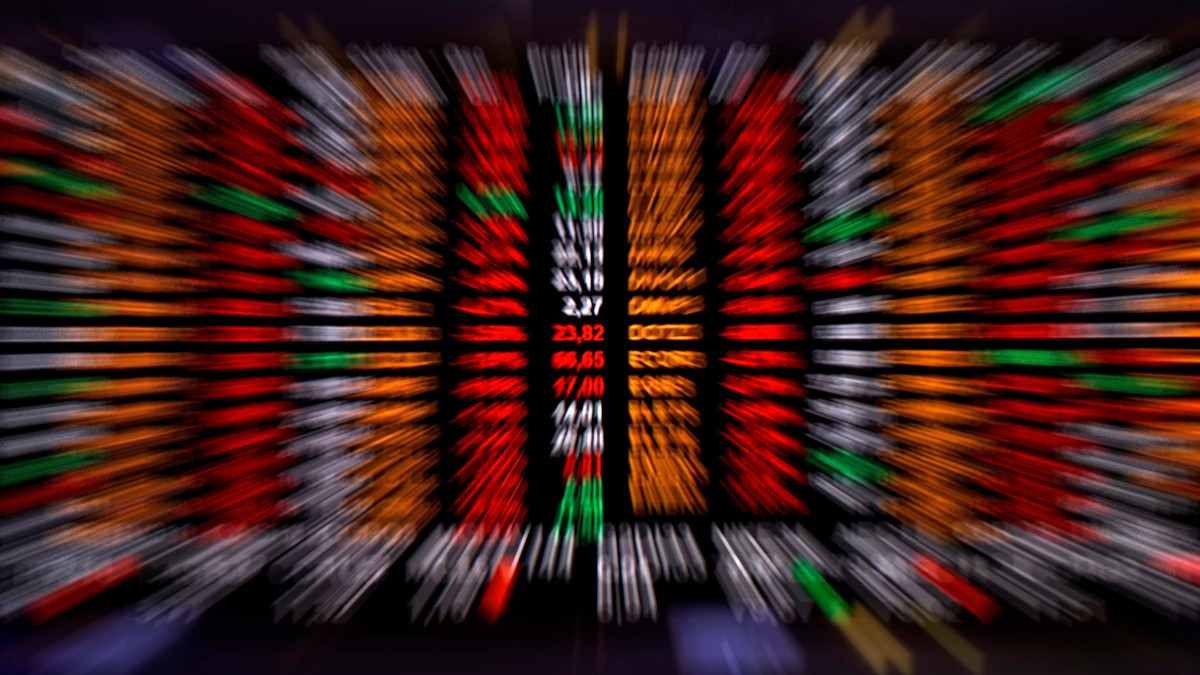 Queda do Ibovespa só não foi maior, pois o mercado se animou com a eventual fusão entre Marfrig e BRF (Imagem: Shutterstock)