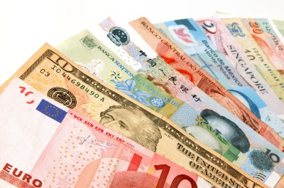 Moedas de países emergentes tiveram valorização neste ano (Imagem: Shutterstock)
