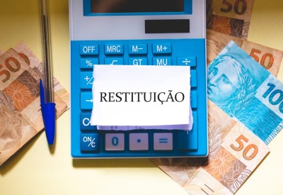 Restituição é oferecida a quem pagou mais do que deveria (Imagem: Shutterstock) Restituição é oferecida a quem pagou mais do que deveria (Imagem: Shutterstock)