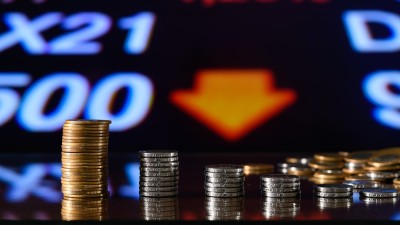 Além da escorregada do Ibovespa, até o dólar fechou em baixa aos R$ 5,64 (Imagem: Shutterstock)