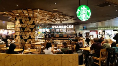 Starbucks é uma rede de cafeterias norte-americana (Imagem: Shutterstock) Starbucks é uma rede de cafeterias norte-americana (Imagem: Shutterstock)