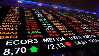 No câmbio, o dólar à vista subiu 0,93%, encerrando o dia cotado a R$ 5,7195 (Imagem: Shutterstock) No câmbio, o dólar à vista subiu 0,93%, encerrando o dia cotado a R$ 5,7195 (Imagem: Shutterstock)