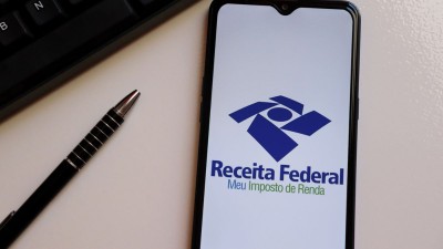 Quem deixou de enviar a declaração dentro do prazo está sujeito a multa por atraso (Imagem: Shutterstock)