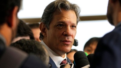 Em entrevista à imprensa, Haddad frisou a necessidade de alinhamento político para garantir o apoio (Imagem: Shutterstock)
