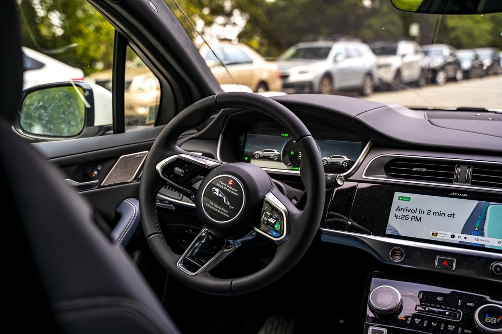 Expectativa é carros autônomos transportem pessoas pelas ruas dos EUA sem motoristas (Imagem: Shutterstuck)