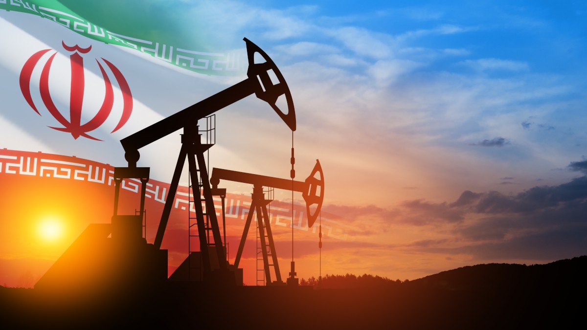 Irã afirma que Israel atacou duas refinarias de petróleo neste domingo (Imagem: Shutterstock) Irã afirma que Israel atacou duas refinarias de petróleo neste domingo (Imagem: Shutterstock)