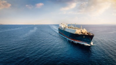 Estreito de Ormuz é fundamental para o escoamento do petróleo produzido no Golfo do Pérsico (Imagem: Shutterstock)