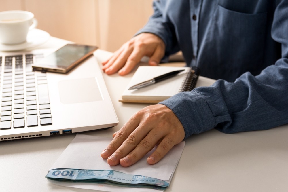 Cada cota dá direito a receber o provento pago mensalmente aos investidores (Imagem: Shutterstock) Cada cota dá direito a receber o provento pago mensalmente aos investidores (Imagem: Shutterstock)