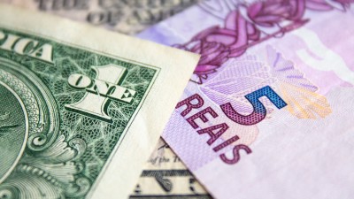 Em todas as janelas de tempo recentes, o dólar está descontado (Imagem: Shutterstock) Em todas as janelas de tempo recentes, o dólar está descontado (Imagem: Shutterstock)