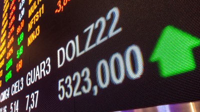 Mesmo com ajuste de bancos, VALE3 e PETR4 turbinam o Ibovespa (Imagem: Shutterstock) Mesmo com ajuste de bancos, VALE3 e PETR4 turbinam o Ibovespa (Imagem: Shutterstock)