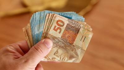 O piso teve um reajuste de 10% (Imagem: Shutterstock)