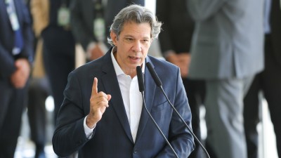 Haddad nega oficialmente uso de dividendos como retaliação aos EUA (Imagem: Fábio Pozzebom/ Agência Brasil) Haddad nega oficialmente uso de dividendos como retaliação aos EUA (Imagem: Fábio Pozzebom/ Agência Brasil)