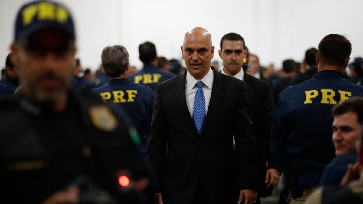 Apesar das restrições, Bolsonaro participou de um ato com aliados na Câmara (Imagem: Shutterstock) Apesar das restrições, Bolsonaro participou de um ato com aliados na Câmara (Imagem: Shutterstock)