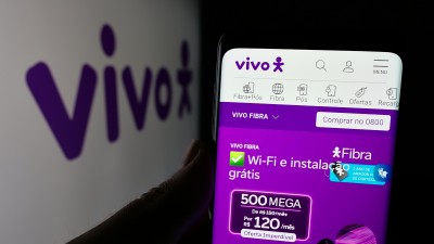 VIVT3 promete pagar aos acionistas 100% do lucro líquido entre 2024 e 2026 (Imagem: Shutterstock)